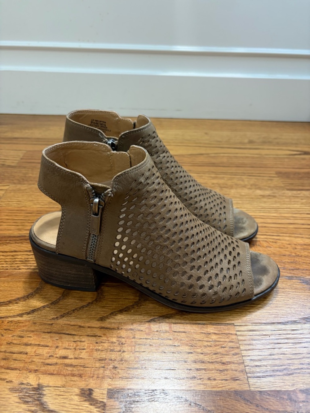 Lucky Brand Nuvena Desert Janeda Leather Bootie 2” Block Heel (6.5) - Picture 4 of 7